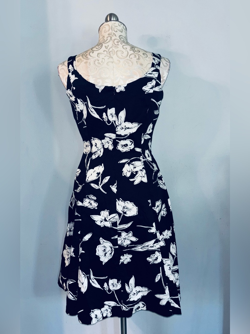 K Studio Black and White Floral Fit-and-Flare Dress bow ties on straps Size 8